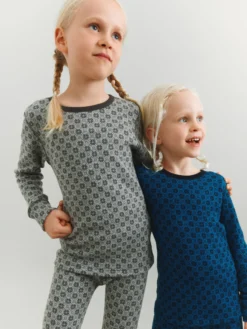 Bluse i merinould med nordisk mønster til børn