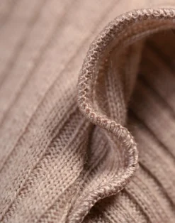 Bluse med flæser i merinould til baby