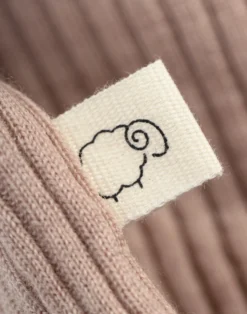 Bluse med flæser i merinould til baby