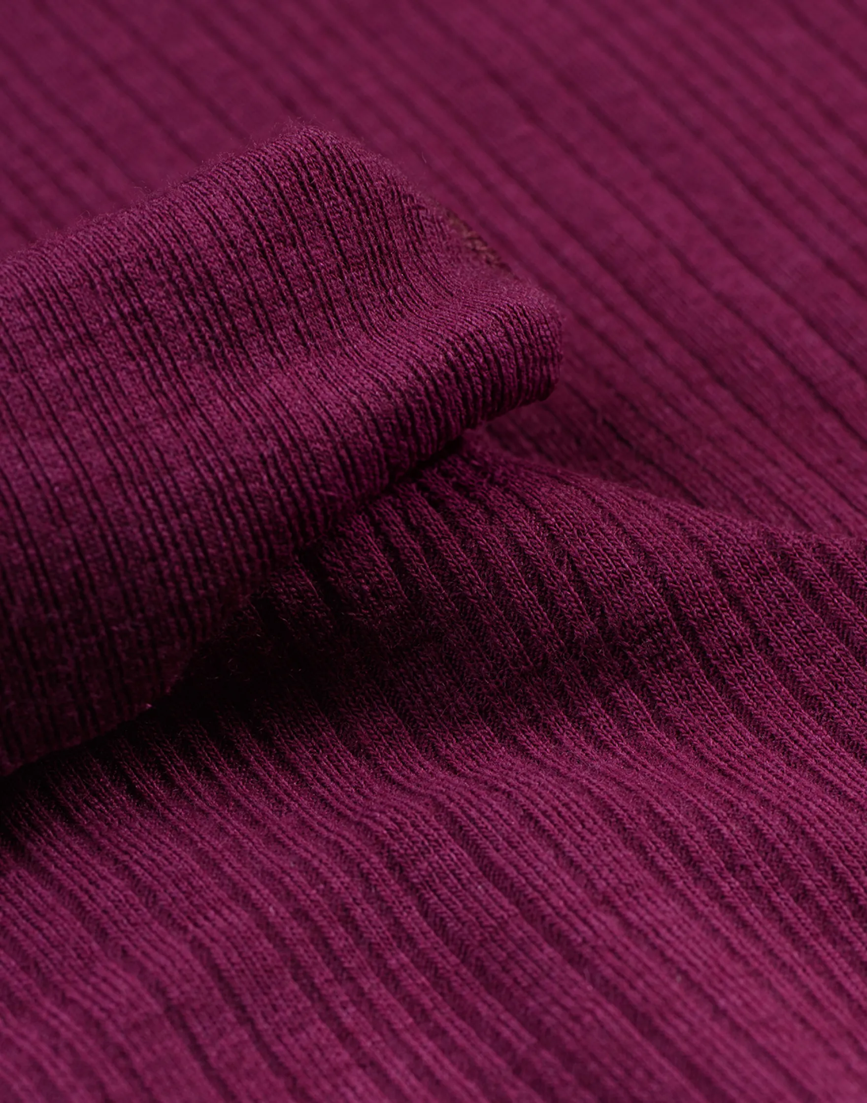 Bluse med høj hals i merinould til kvinder