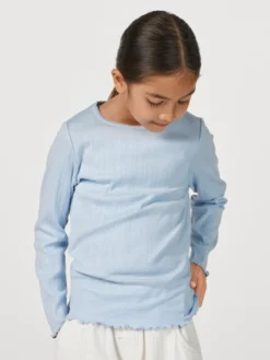Bluse med hulmønster i bomuld