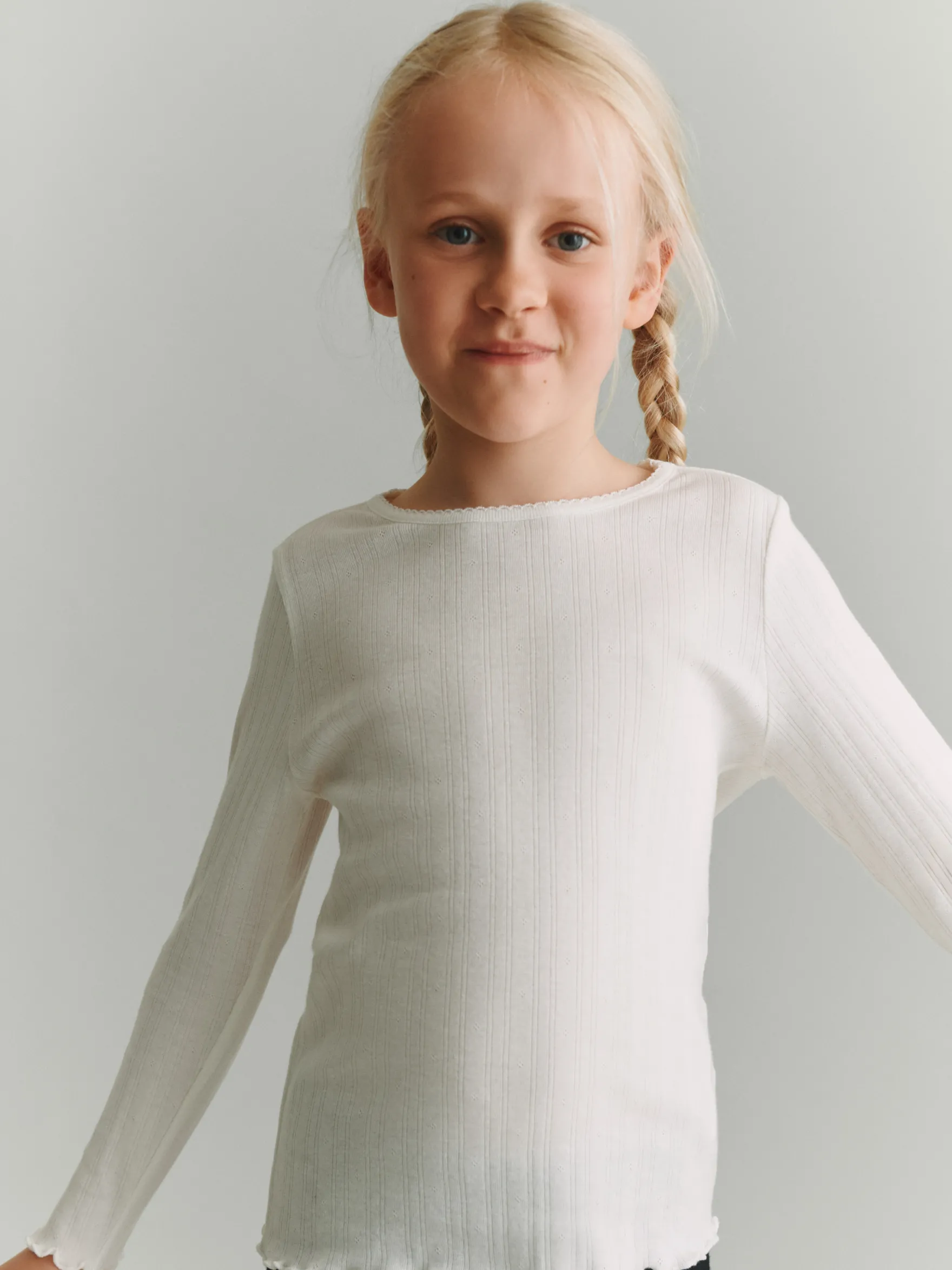 Bluse med hulmønster i bomuld