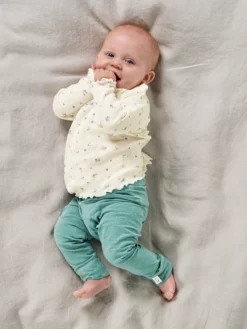 Bluse med hulmønster i bomuld til baby