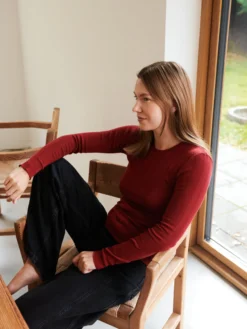 Bluse med hulmønster i merinould til kvinder