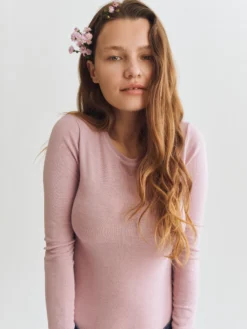 Bluse med hulmønster i merinould/silke til kvinder