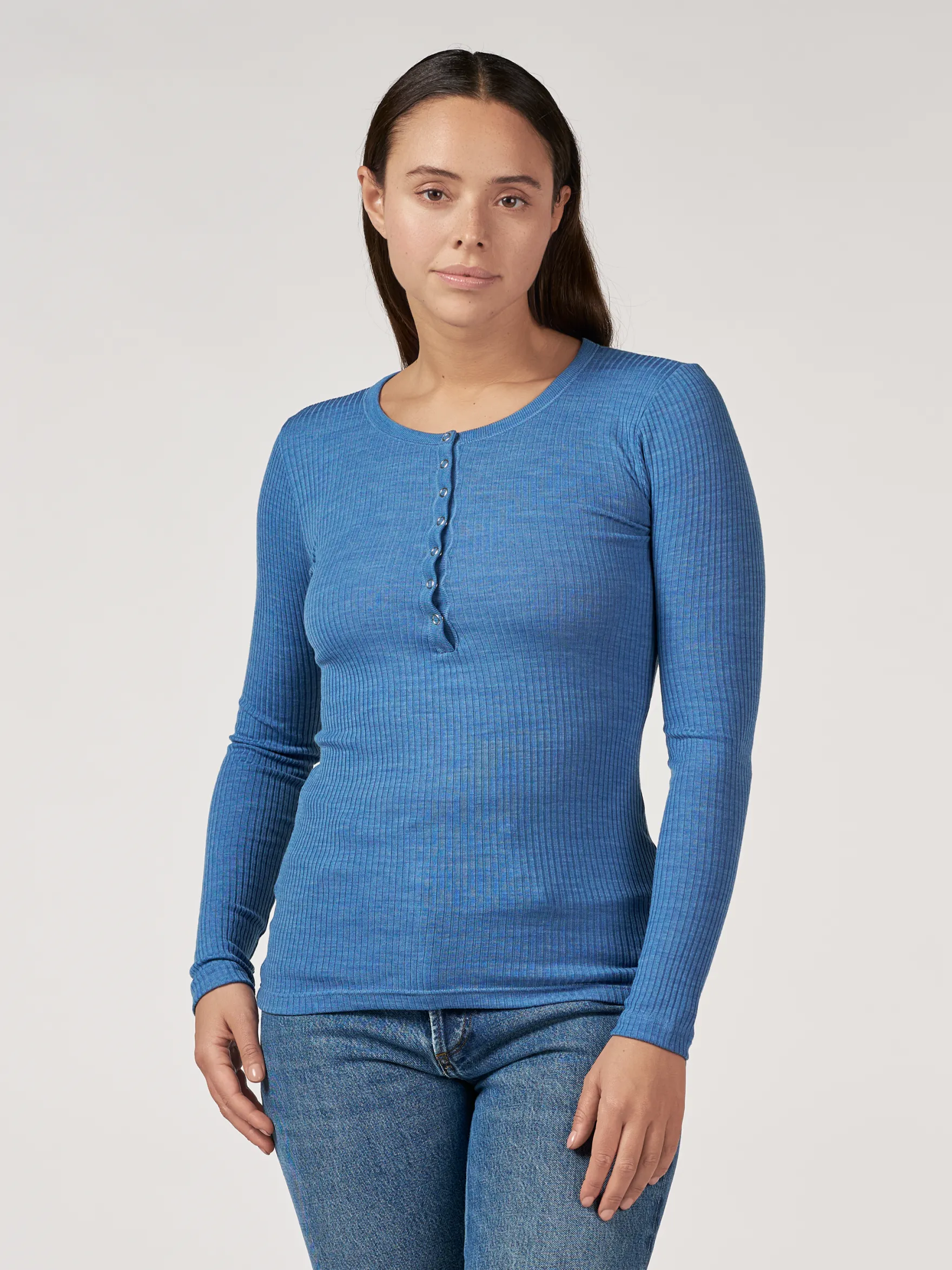 Bluse med knapper i merinould til kvinder