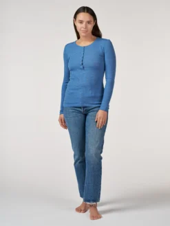 Bluse med knapper i merinould til kvinder