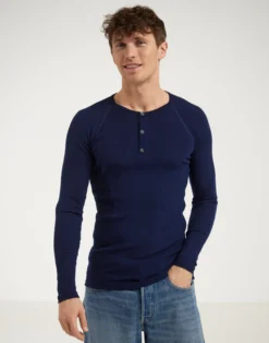 Bluse med knapper i merinould til mænd