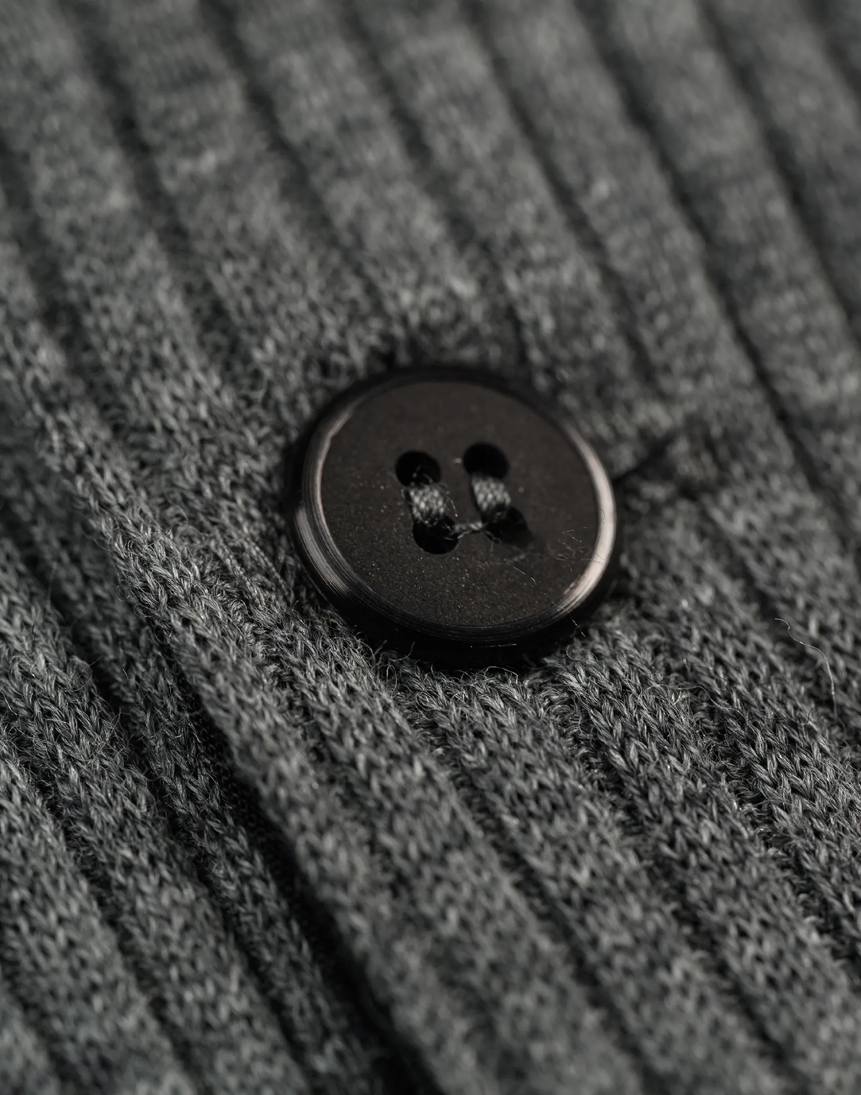 Bluse med knapper i merinould til mænd