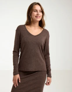Bluse med V-hals i merinould til kvinder