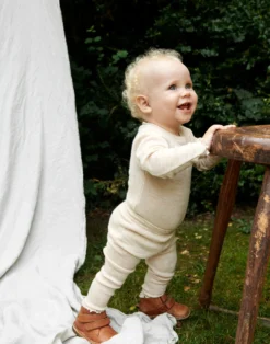 Body i merinould med hulmønster til baby