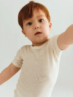 Body med korte ærmer i merinould/silke til baby