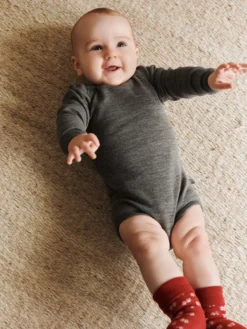 Body med lange ærmer i merinould til baby
