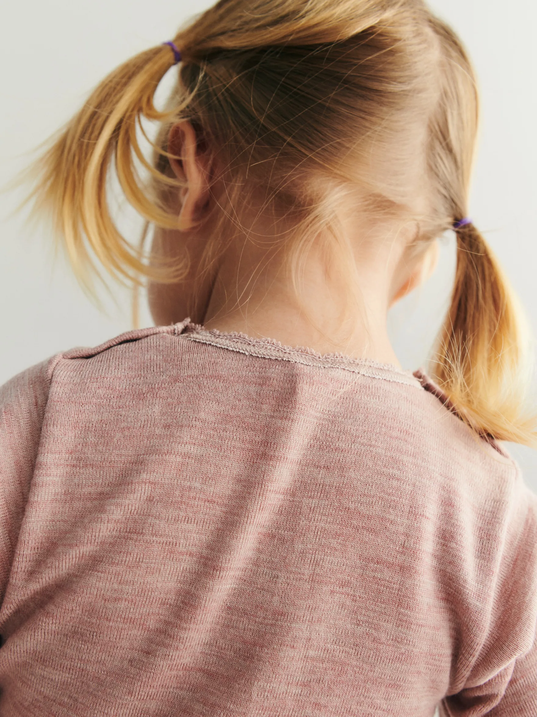 Body med lange ærmer i merinould til baby