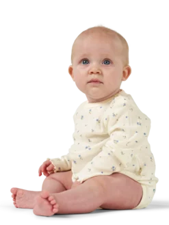 Body med lange ærmer med hulmønster i bomuld til baby