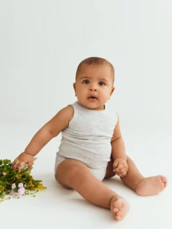 Body uden ærmer i bomuld til baby