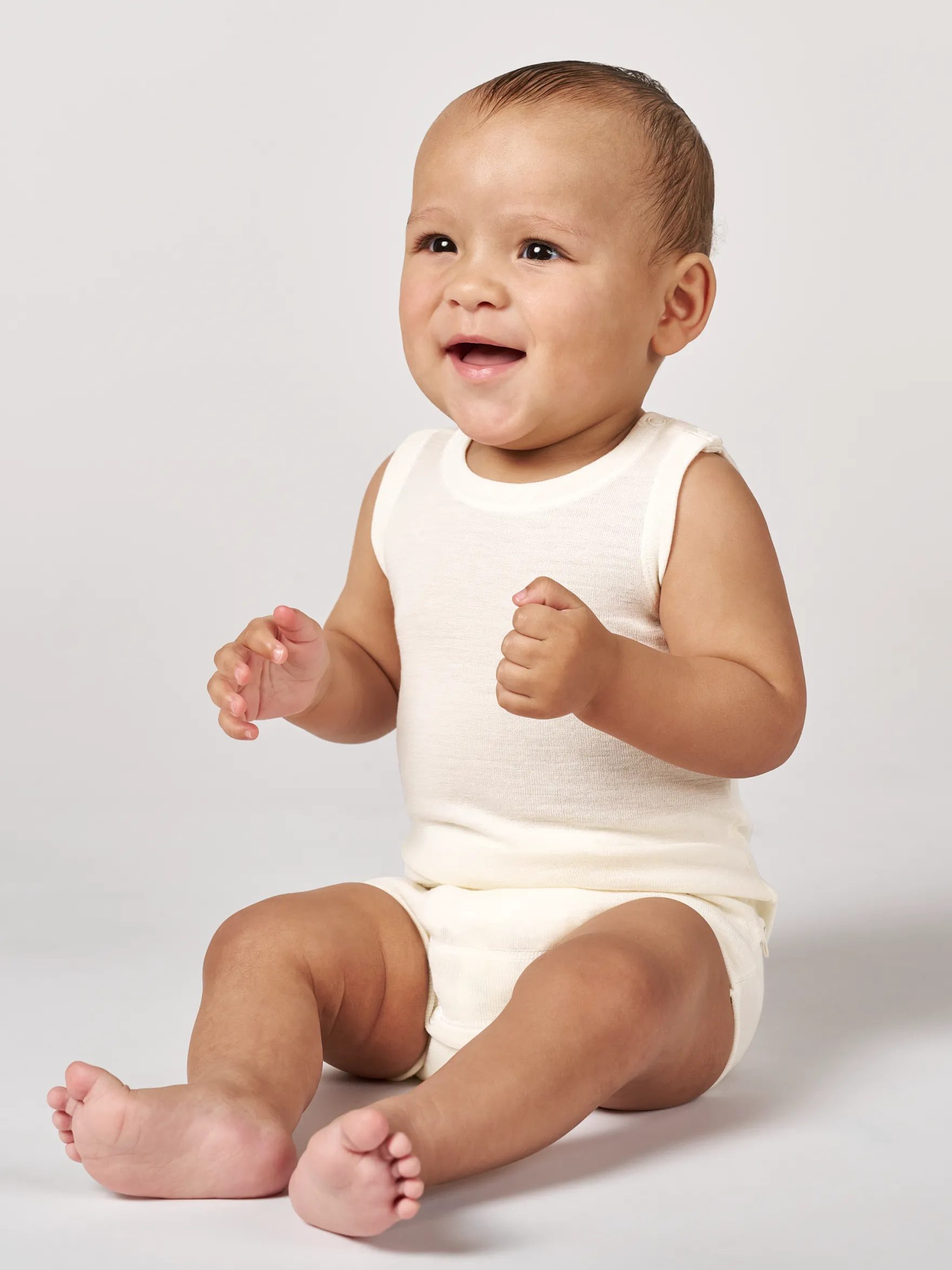Body uden ærmer i merinould/silke til baby