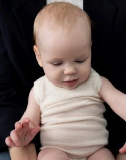 Body uden ærmer i merinould/silke til baby (2-pak)