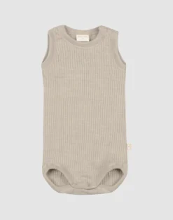 Body uden ærmer i merinould til baby