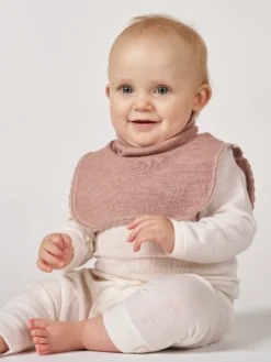 Halsedisse i merinould til baby