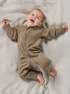 Heldragt i merinouldfrotté til baby