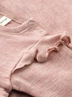 Kjole med flæser i merinould til baby