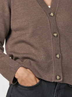 Kort cardigan i merinould til kvinder