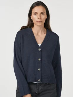 Kort cardigan i merinould til kvinder