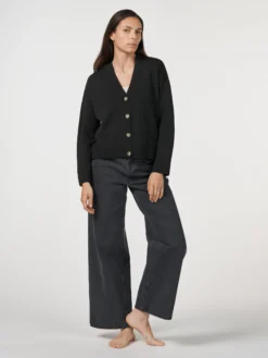 Kort cardigan i merinould til kvinder