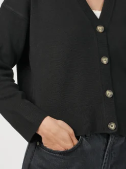 Kort cardigan i merinould til kvinder