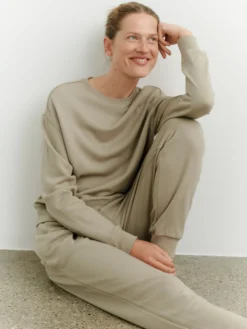 Kort sweatshirt i merinould til kvinder