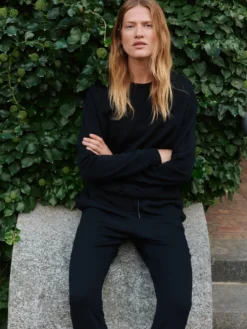 Kort sweatshirt i merinould til kvinder
