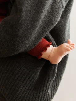 Leggings i merinould med hulmønster til baby
