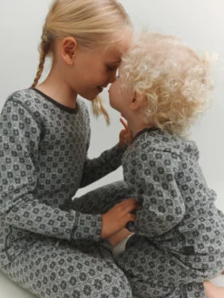 Leggings i merinould med nordisk mønster til baby