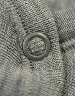 Slå-om singlet i merinould/silke til nyfødt