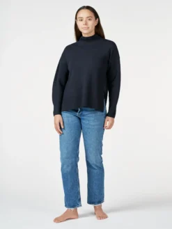 Sweater med højhals i merinould til kvinder