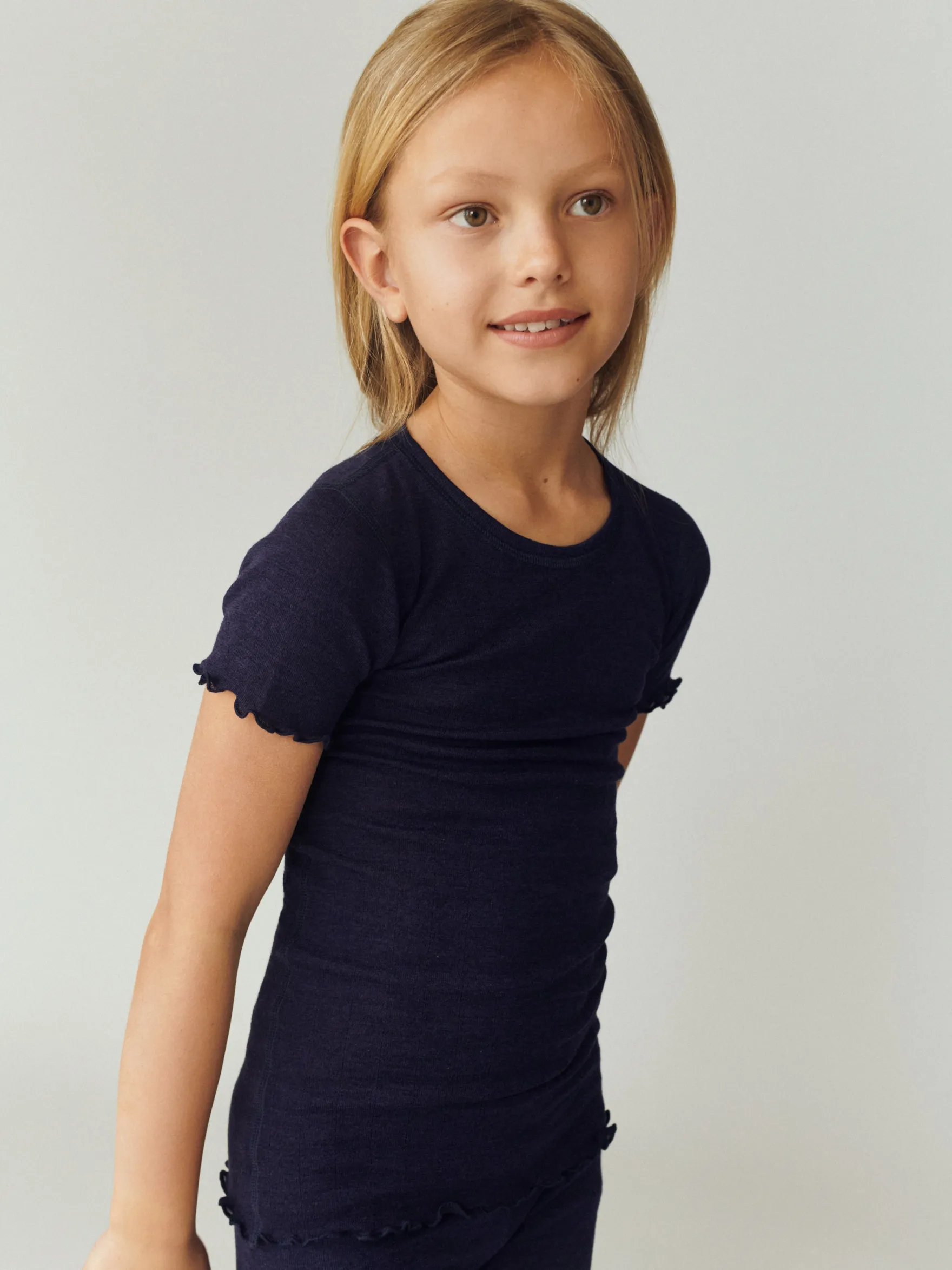 T-shirt med hulmønster i merinould/silke til børn