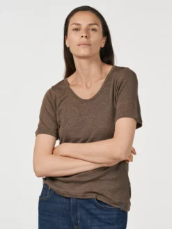 T-shirt med V-hals i merinould/silke til kvinder