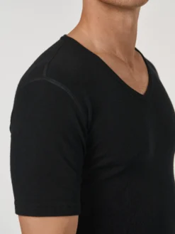 T-shirt med V-hals i merinould til mænd