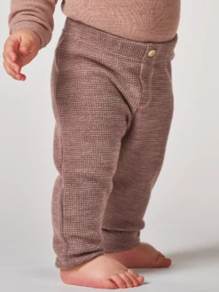Vaffelstrikket bukser i merinould til baby
