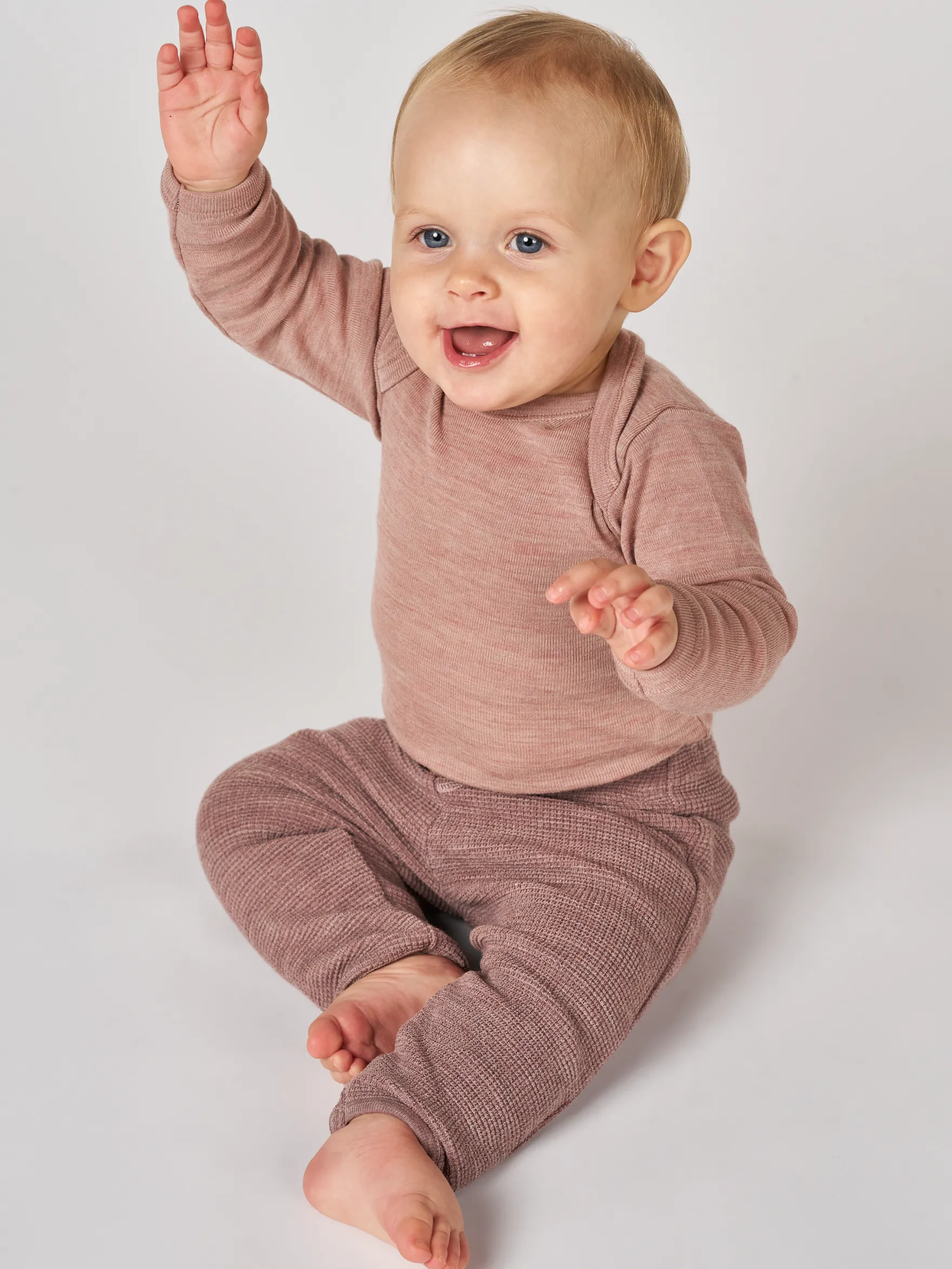 Vaffelstrikket bukser i merinould til baby